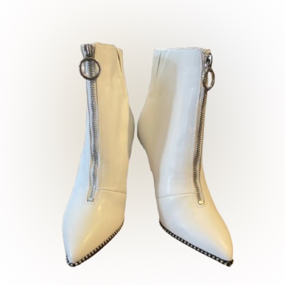 Beautiful BAR III boots, faux leather, ivory color! Brand new, no box. Size 6.5​ - Picture 2 of 9